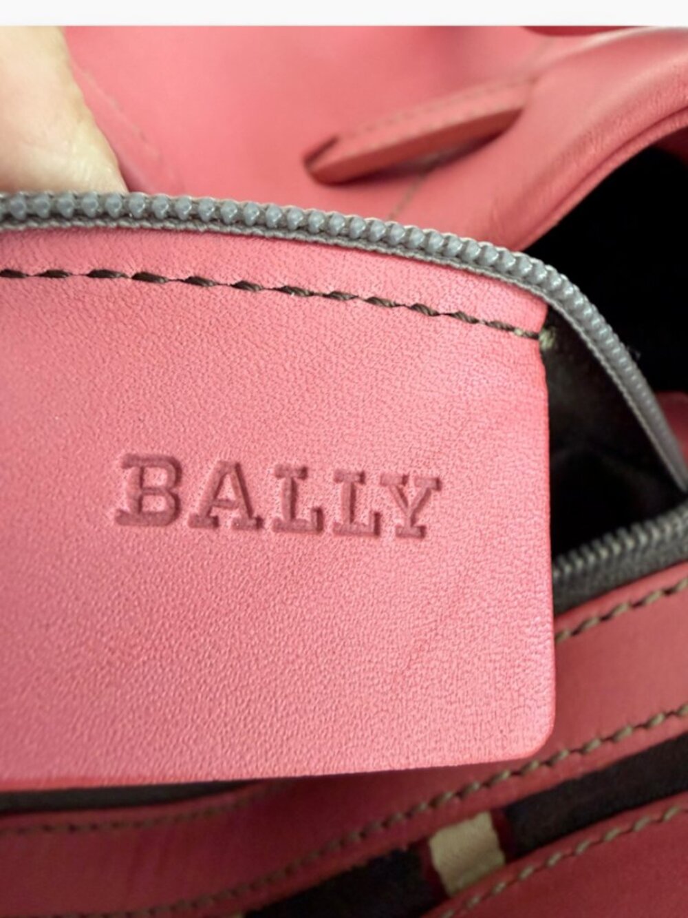 Bally Ciffra Coral Pink Leather Shoulder Bag Lock Key Clochette Made in Italy - Picture 13 of 14